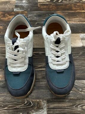 Universal Thread Women White and Teal Casual Sneakers Classic Lace-Up 7.5 VGC